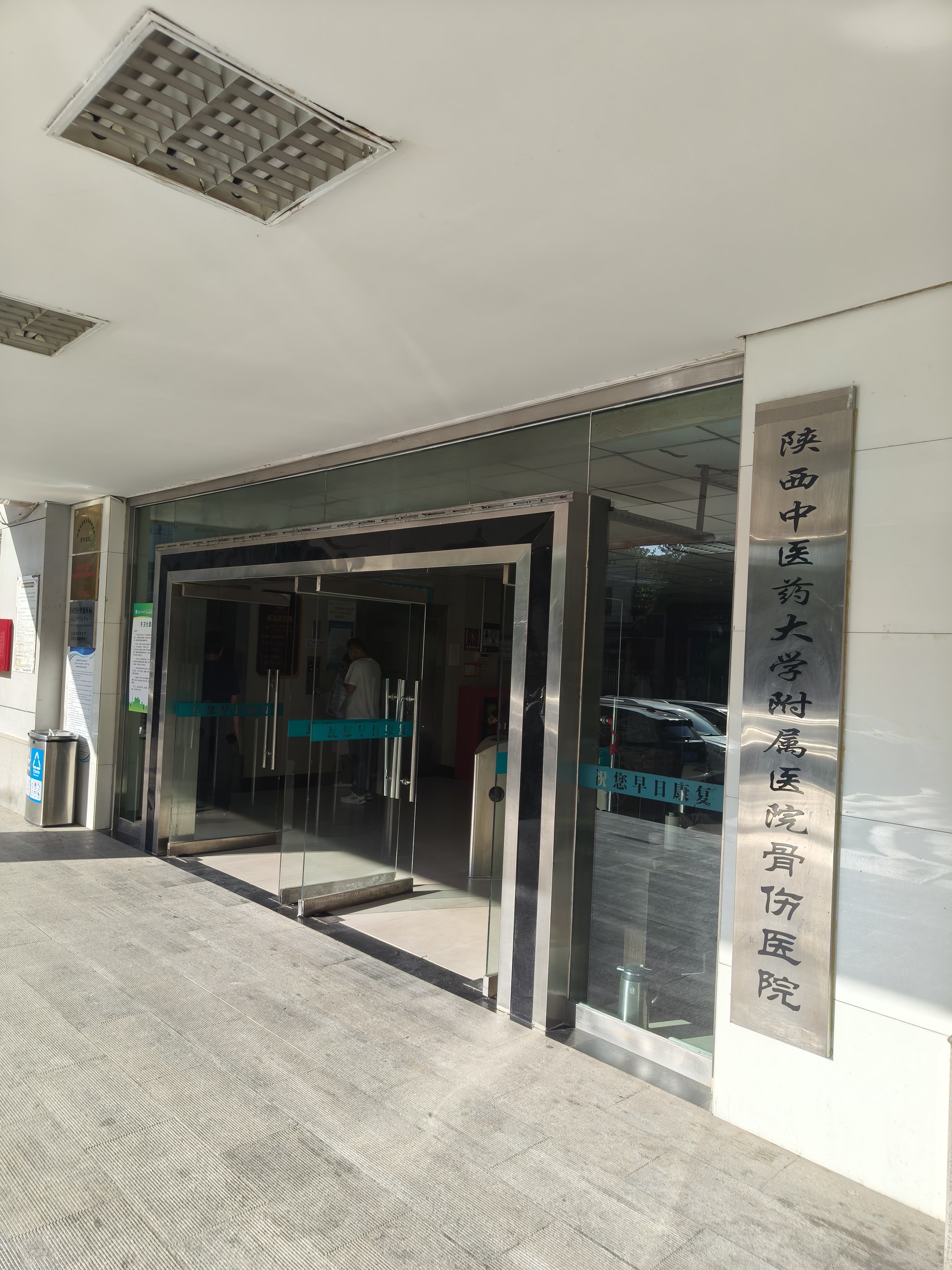 bd8d84e4141296773d9509f944f24e2